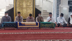 GEDE SUPRIATNA, SH HADIR DALAM ACARA BUKA PUASA BERSAMA DI MASJID NURUL AMIN DI KAMPUNG KAJANAN